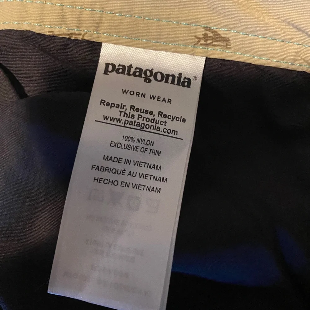 Patagonia M’s Patch Pocket Wavefarer Board Shorts Size 32